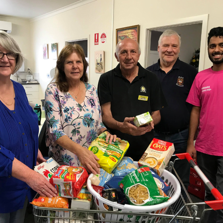 CCCM Volunteers and Staff with donors